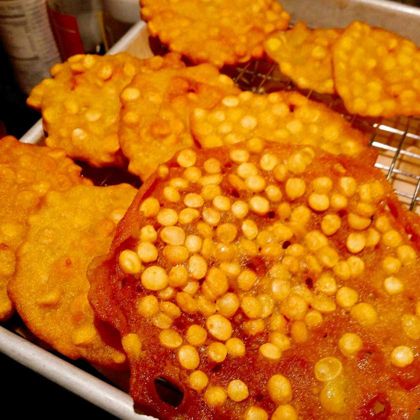 Fried split baby chickpea crackers